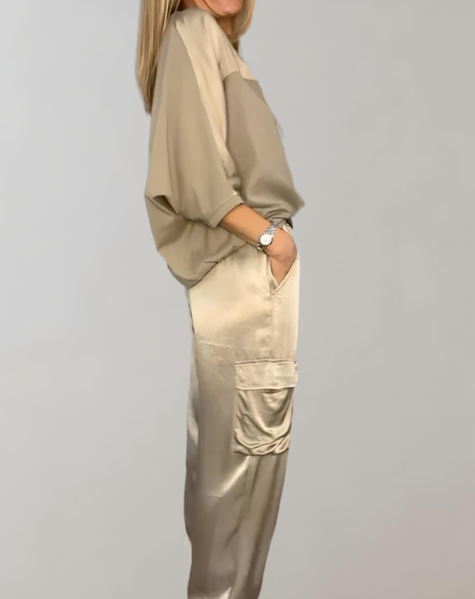 2-teiliges Set aus Satin-Oberteil mit 3/4-Ärmel und Rundhalsausschnitt kombiniert mit Satin-Hose mit Multi