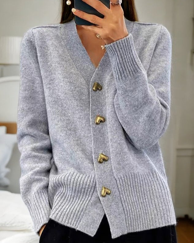 Adele | Eleganter Cardigan mit Herzknöpfen 0