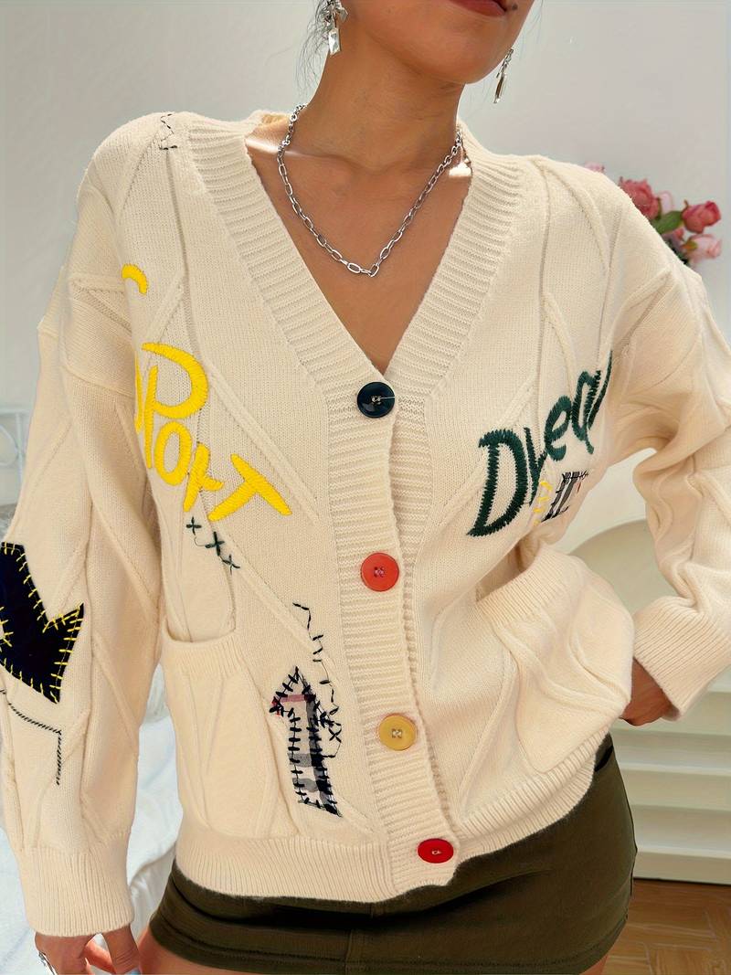 Amber - Eleganter Strickpullover mit Stickerei