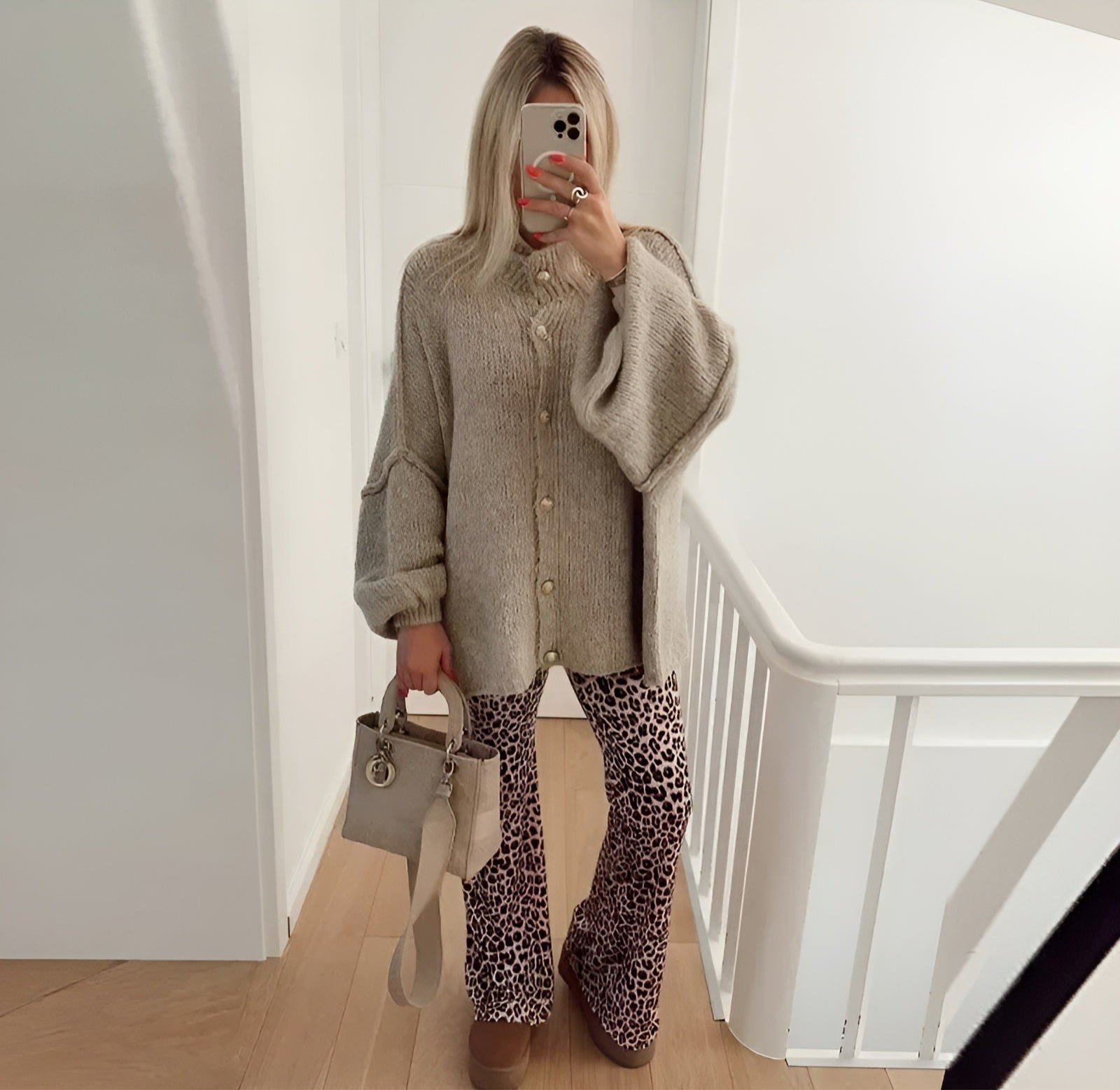 Astra - Strickjacke mit Rundhalsausschnitt