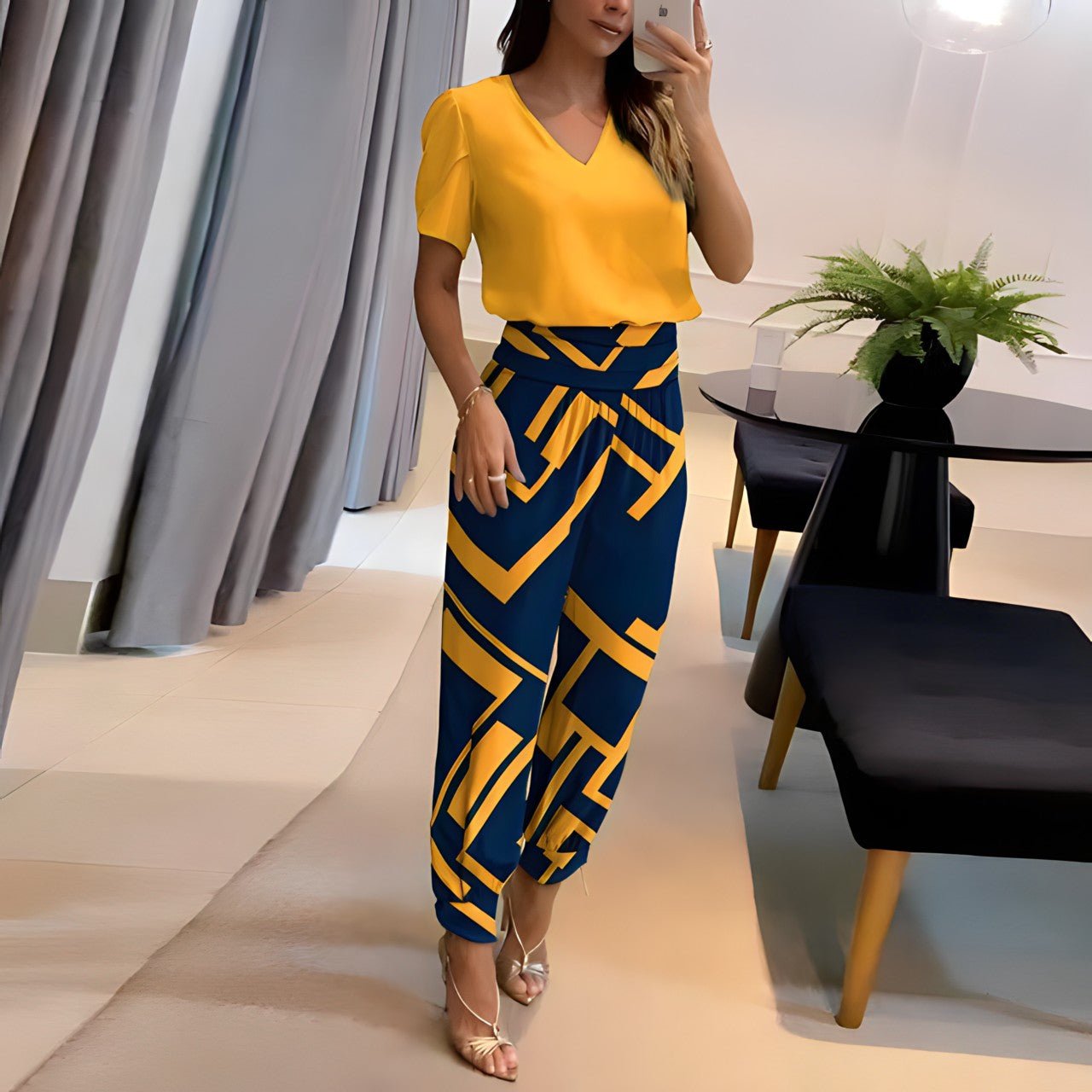 Alexandra - Trendiges Set mit Bluse und Hose 0