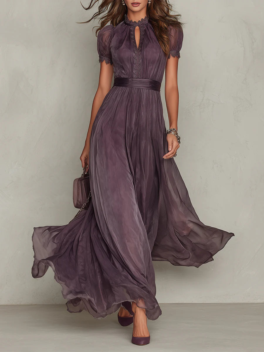 Cynthy – Fließendes Maxikleid in Pflaumenblau Mit Spitze 0