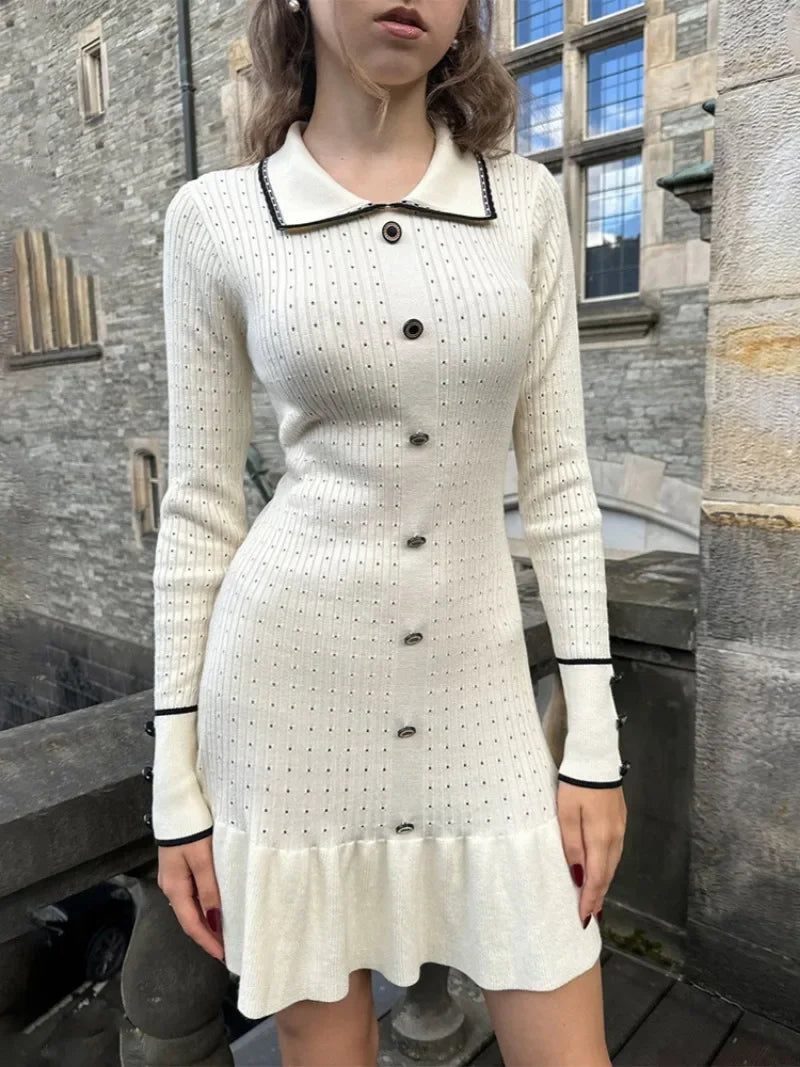 Damen strickkleid mit umlegekragen und rüschen