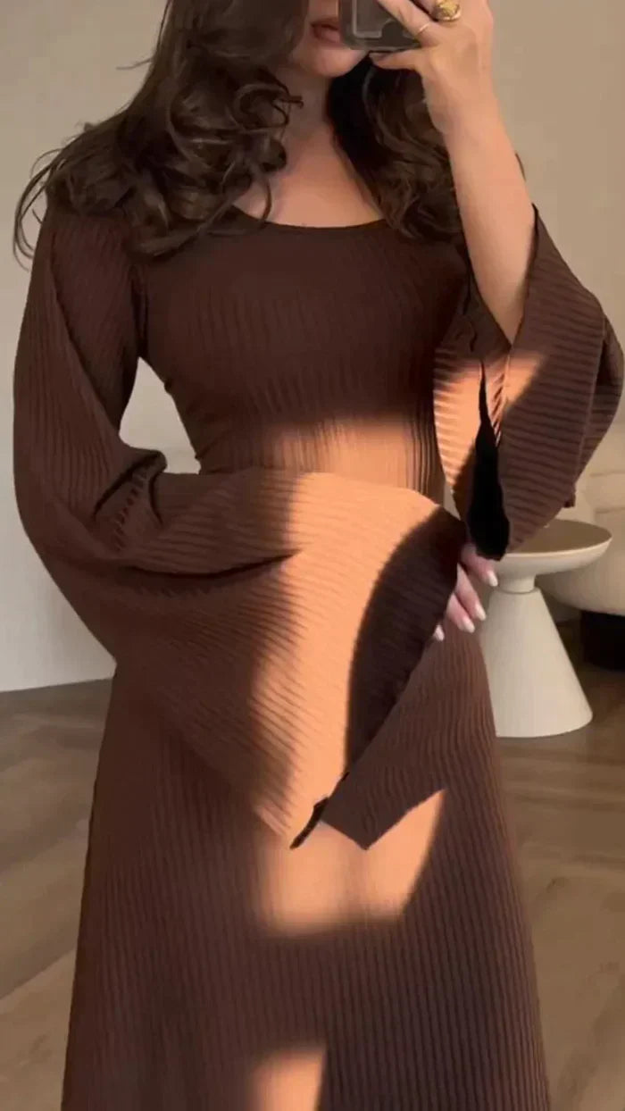 Das kurvenbetonte Maxikleid - Lozenda