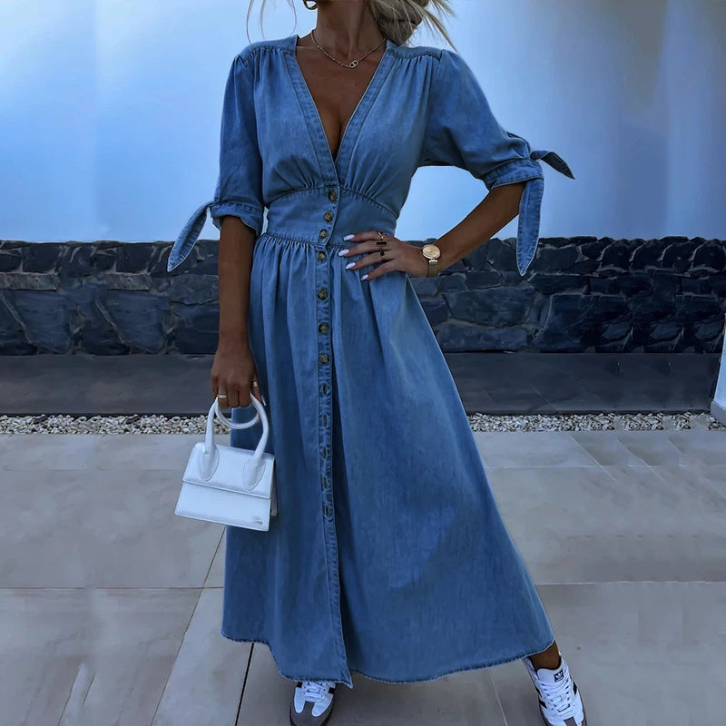 Denim-Maxi mit Schlitz und V-Ausschnitt
