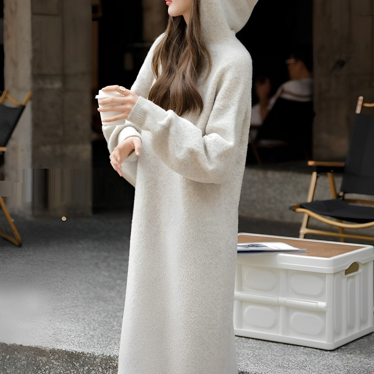 Elegantes Strickkleid mit Kapuze