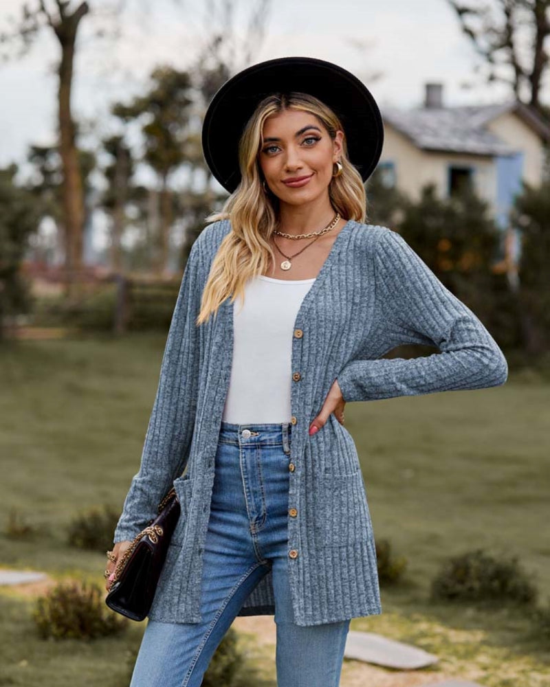 Geknöpfte lange Strickjacke
