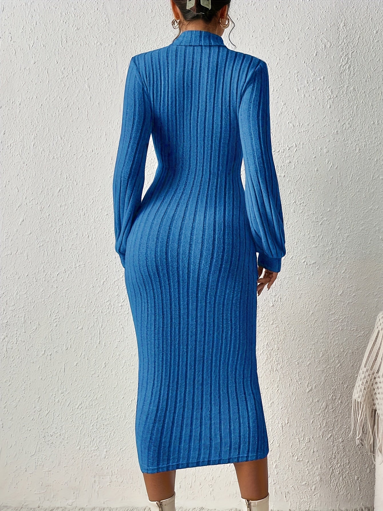 Geripptes Bodycon-Kleid mit festem Rollkragen