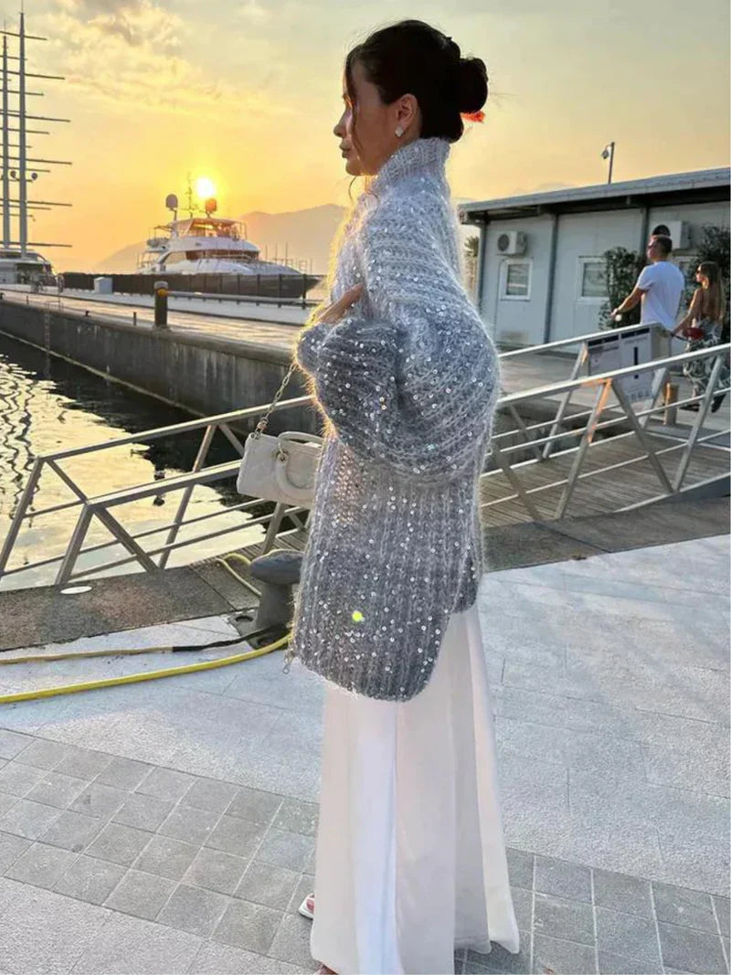 Glitzernde Seidenstrickjacke