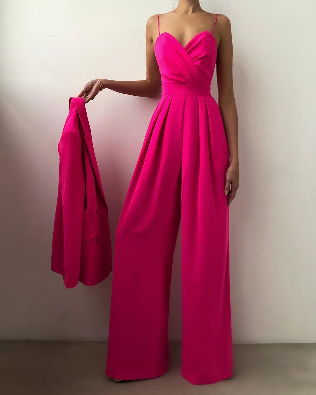 Jumpsuit Damen | Tiefer V-Ausschnitt & Weites Bein