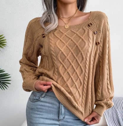 Klassischer Strickpullover mit Zopfmuster