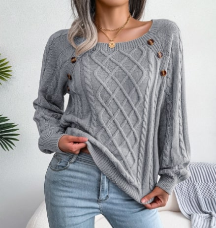 Klassischer Strickpullover mit Zopfmuster