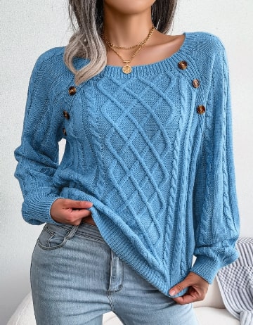 Klassischer Strickpullover mit Zopfmuster