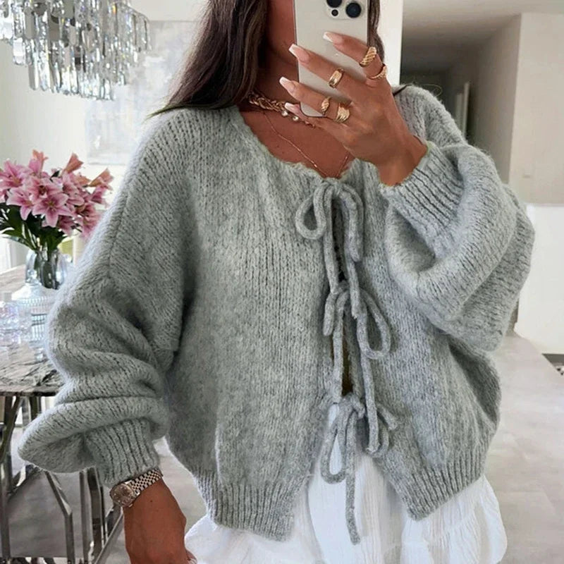 Langärmelige Damen-Strickjacke mit V-Ausschnitt