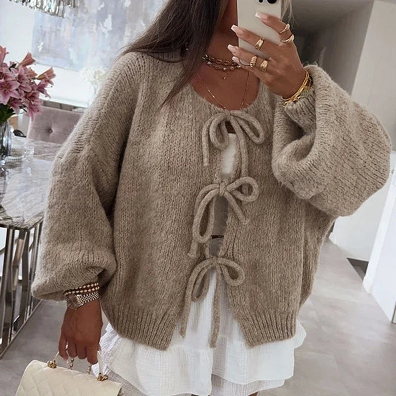 Langärmelige Damen-Strickjacke mit V-Ausschnitt