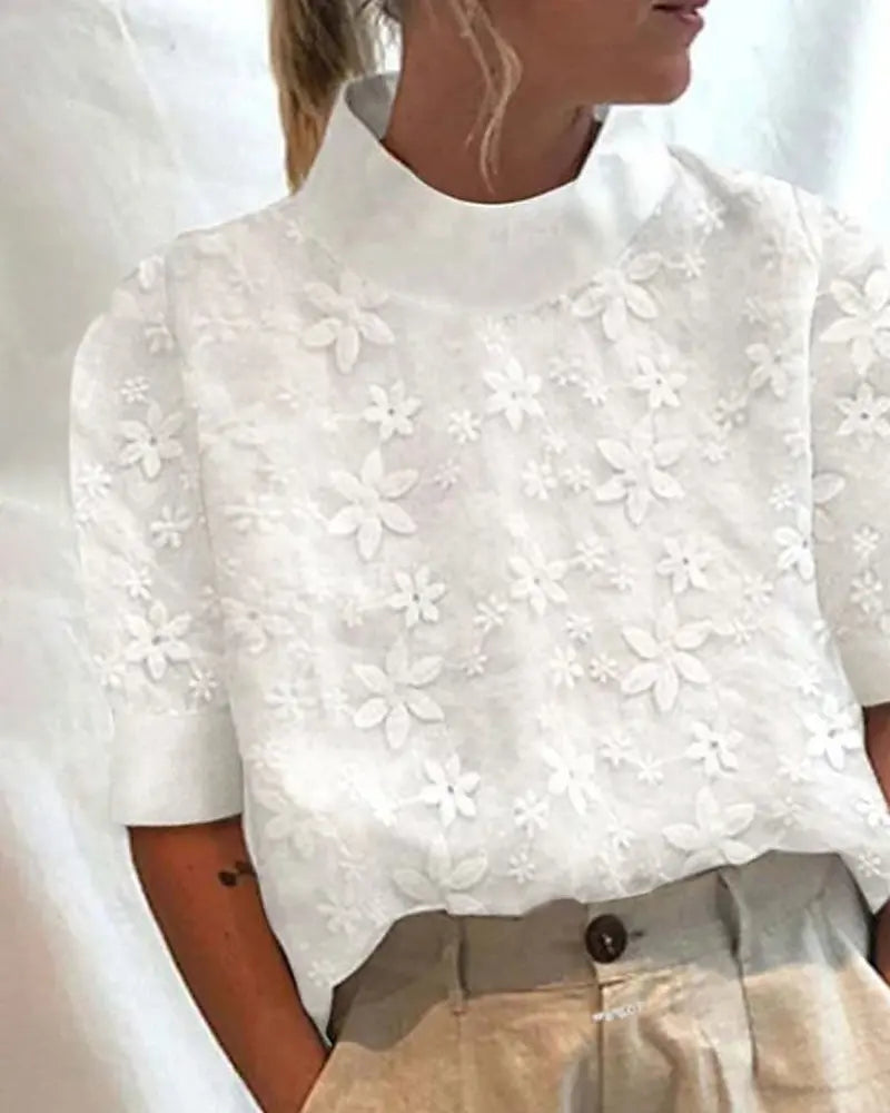 Léana™ Stickerei-Bluse mit hohem Kragen 0