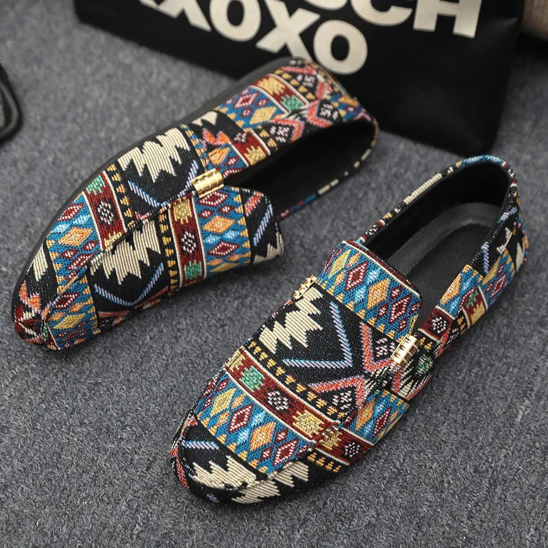Loafer Herren | Ethno-Muster Slipper mit Golddetail & leichter Sohle