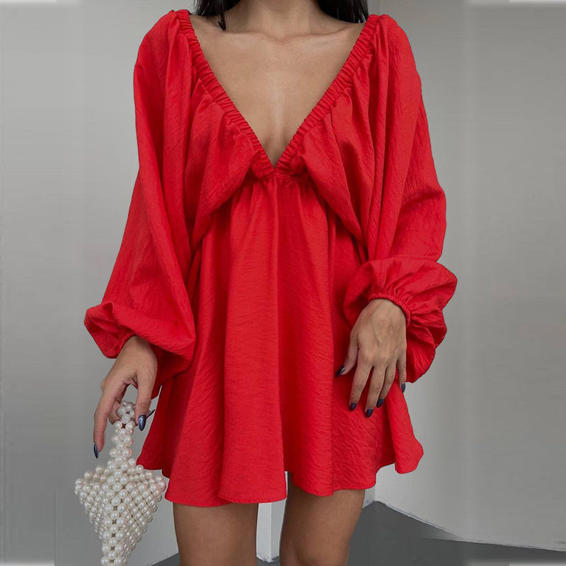 Lozenda - Linien Kleid mit tiefem V-Ausschnitt