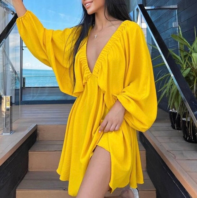 Lozenda - Linien Kleid mit tiefem V-Ausschnitt