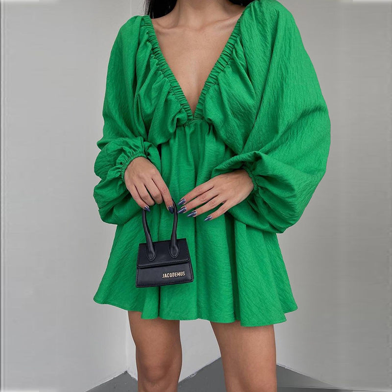 Lozenda - Linien Kleid mit tiefem V-Ausschnitt