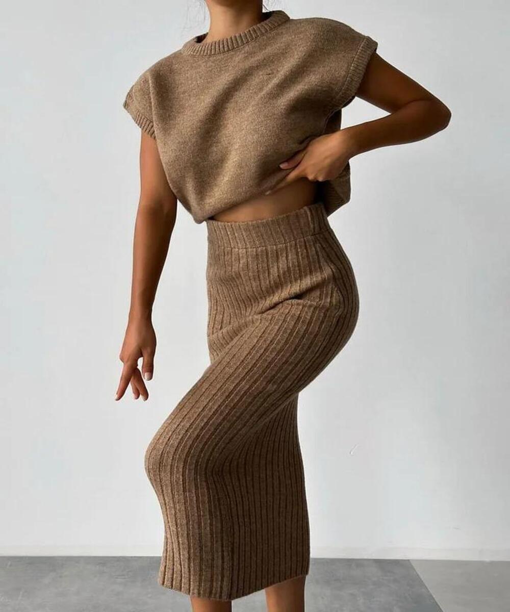 Lozenda - Set Aus Ärmelloser Weste Und Gestricktem Rock