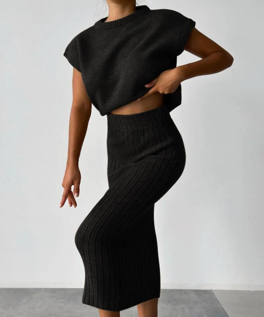 Lozenda - Set Aus Ärmelloser Weste Und Gestricktem Rock