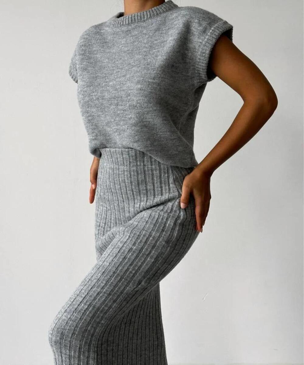 Lozenda - Set Aus Ärmelloser Weste Und Gestricktem Rock