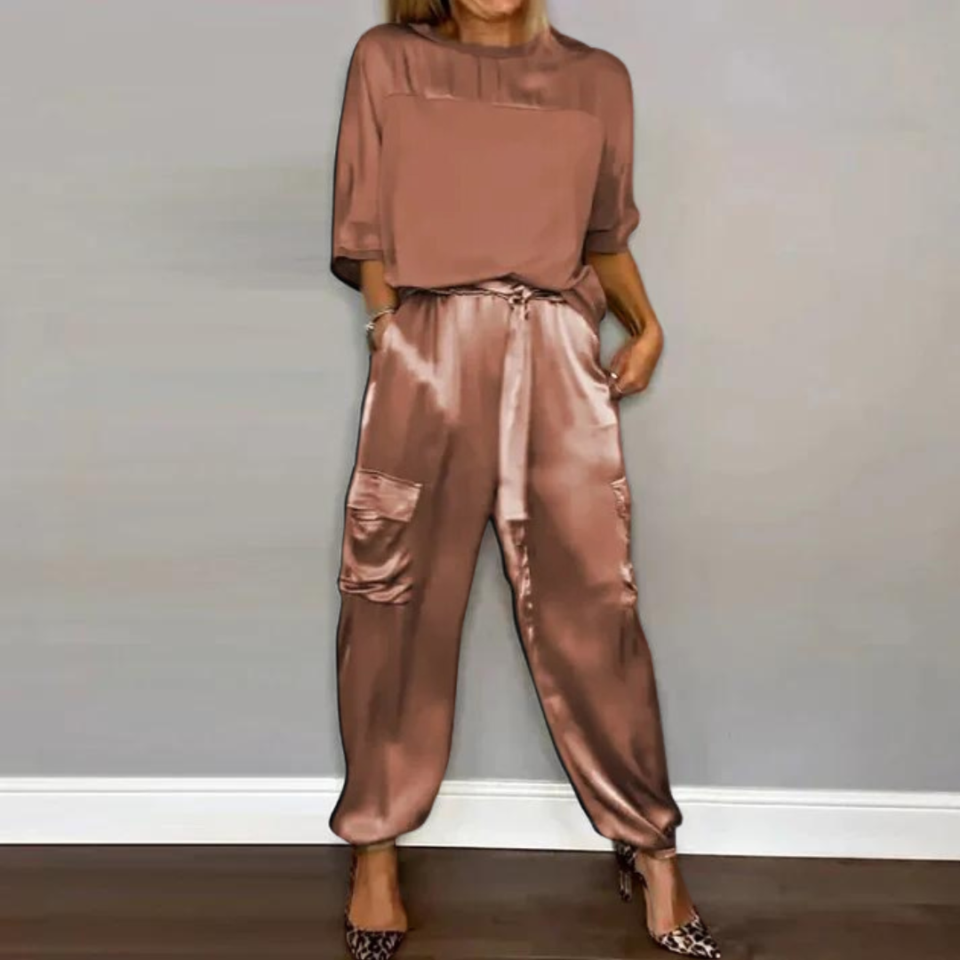 Luxes Set aus Seidensatin