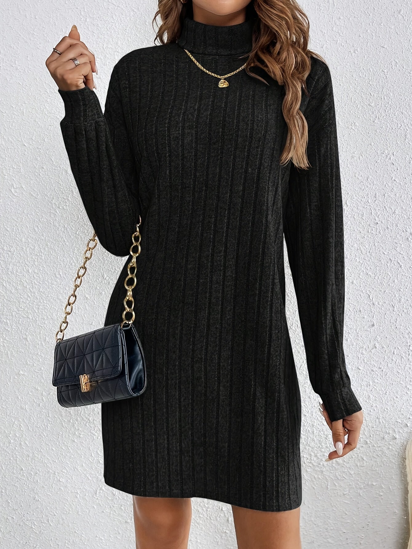 Mia - Einfarbig geripptes Rollkragenkleid