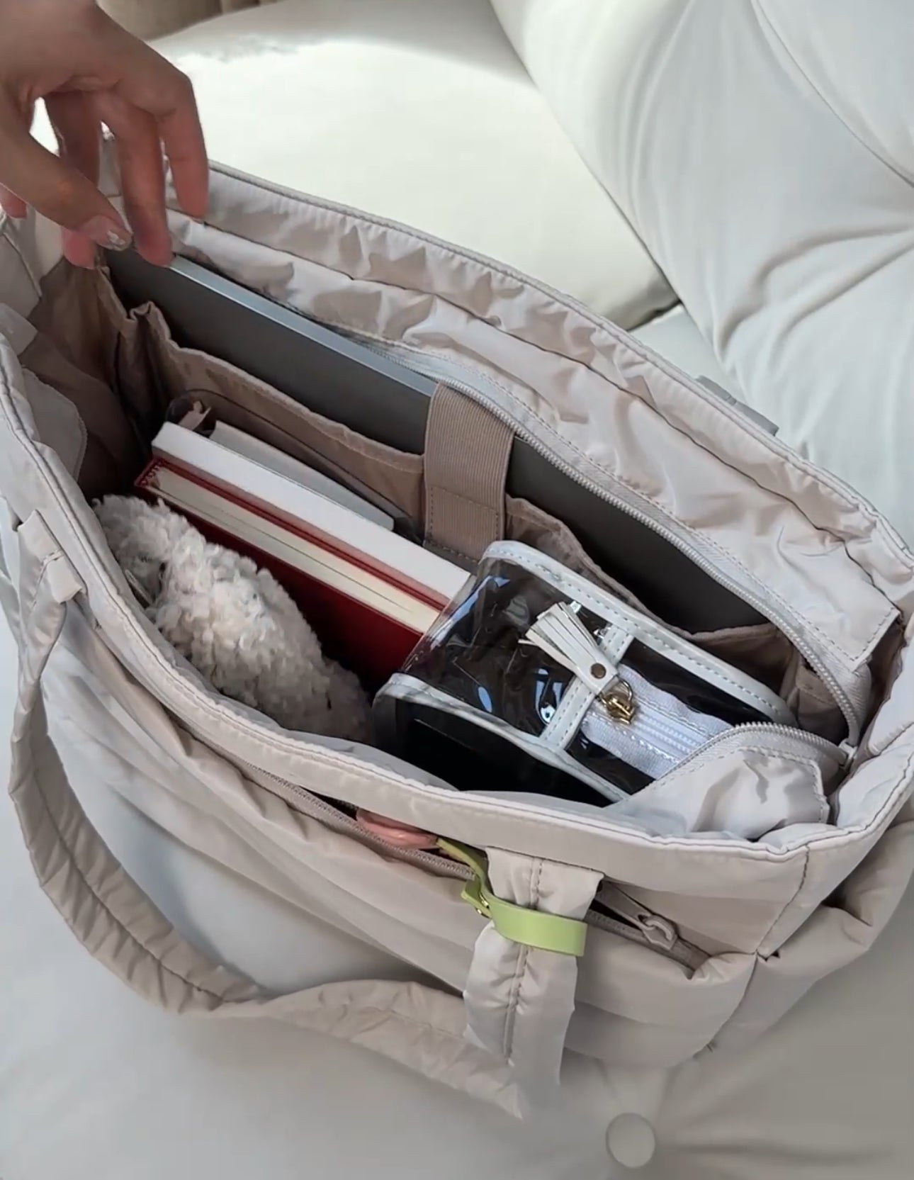 Moderne und elegante Puffertasche für Frauen - Kristel