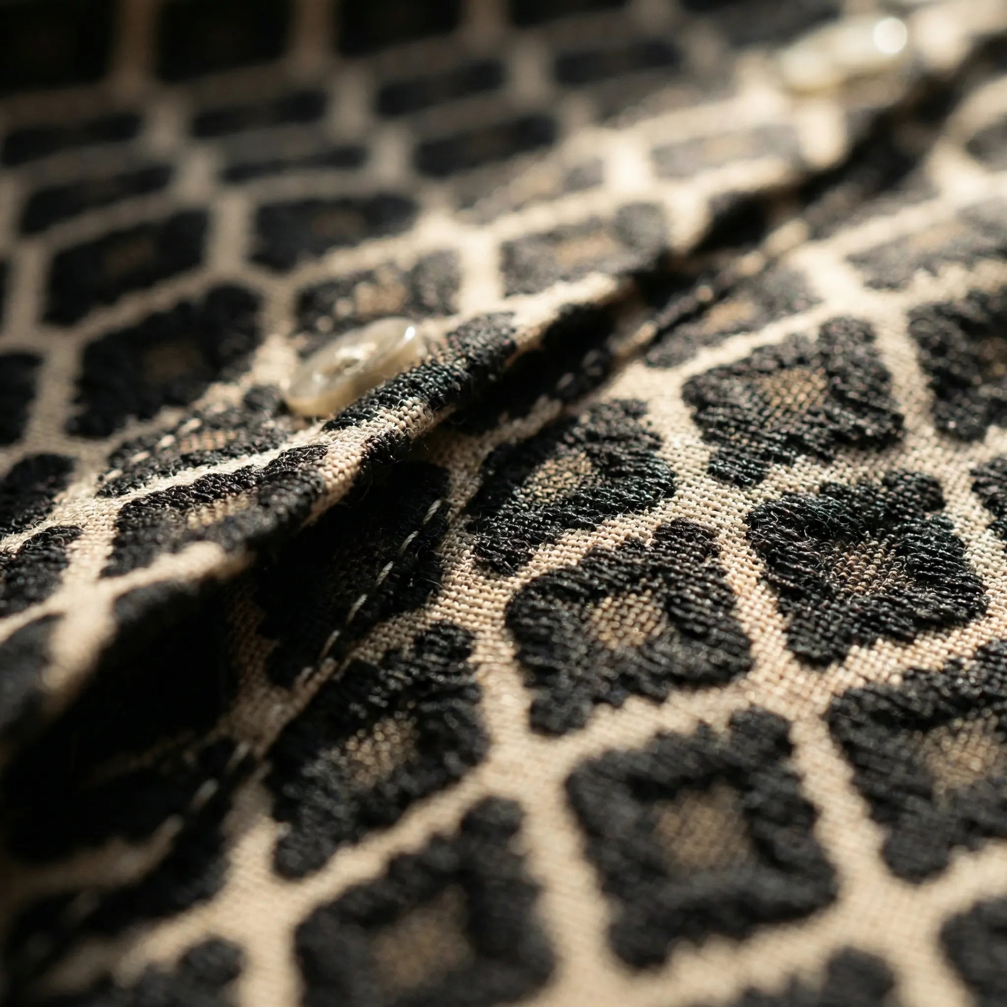 Oberteil Damen | Taillierter Schnitt & Knopfdetails