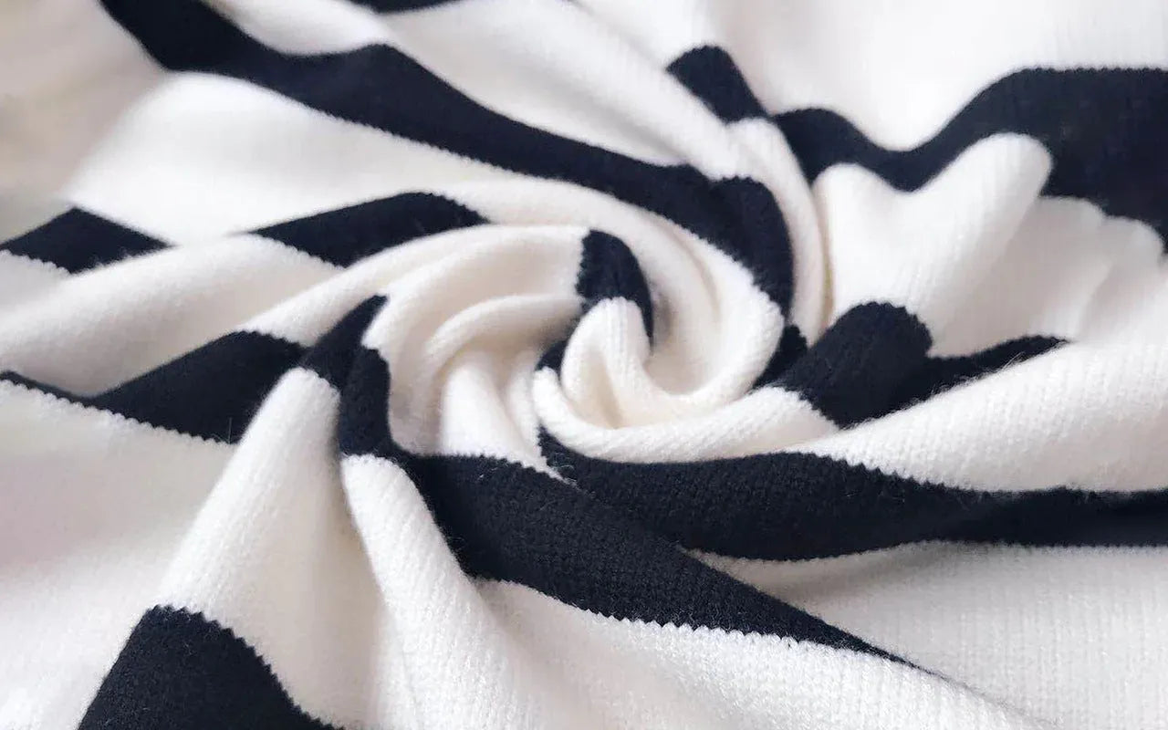 Sally - Gestreifter hochgeschlossener Pullover