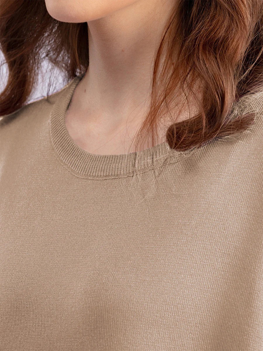 Schickes elastisches strick-loungeset