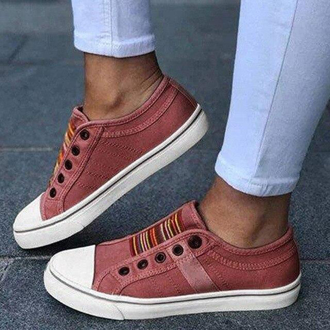 Slip On Sneakers Damen | Bunte Akzente & Knopfdetail