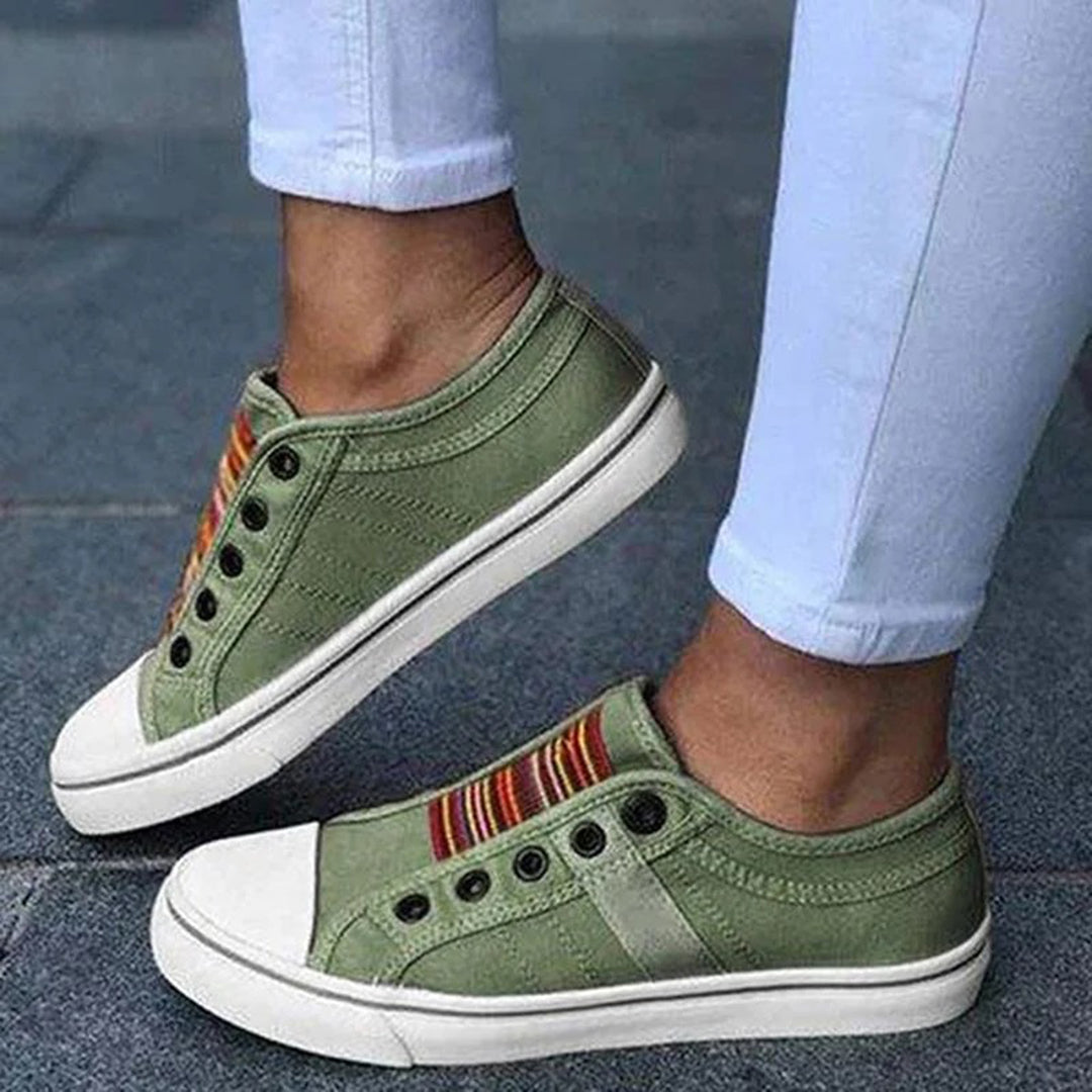 Slip On Sneakers Damen | Bunte Akzente & Knopfdetail