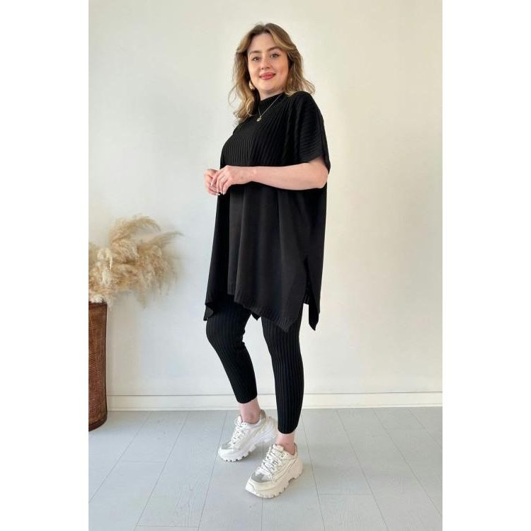 Trendiges Set aus Hose und Pullover