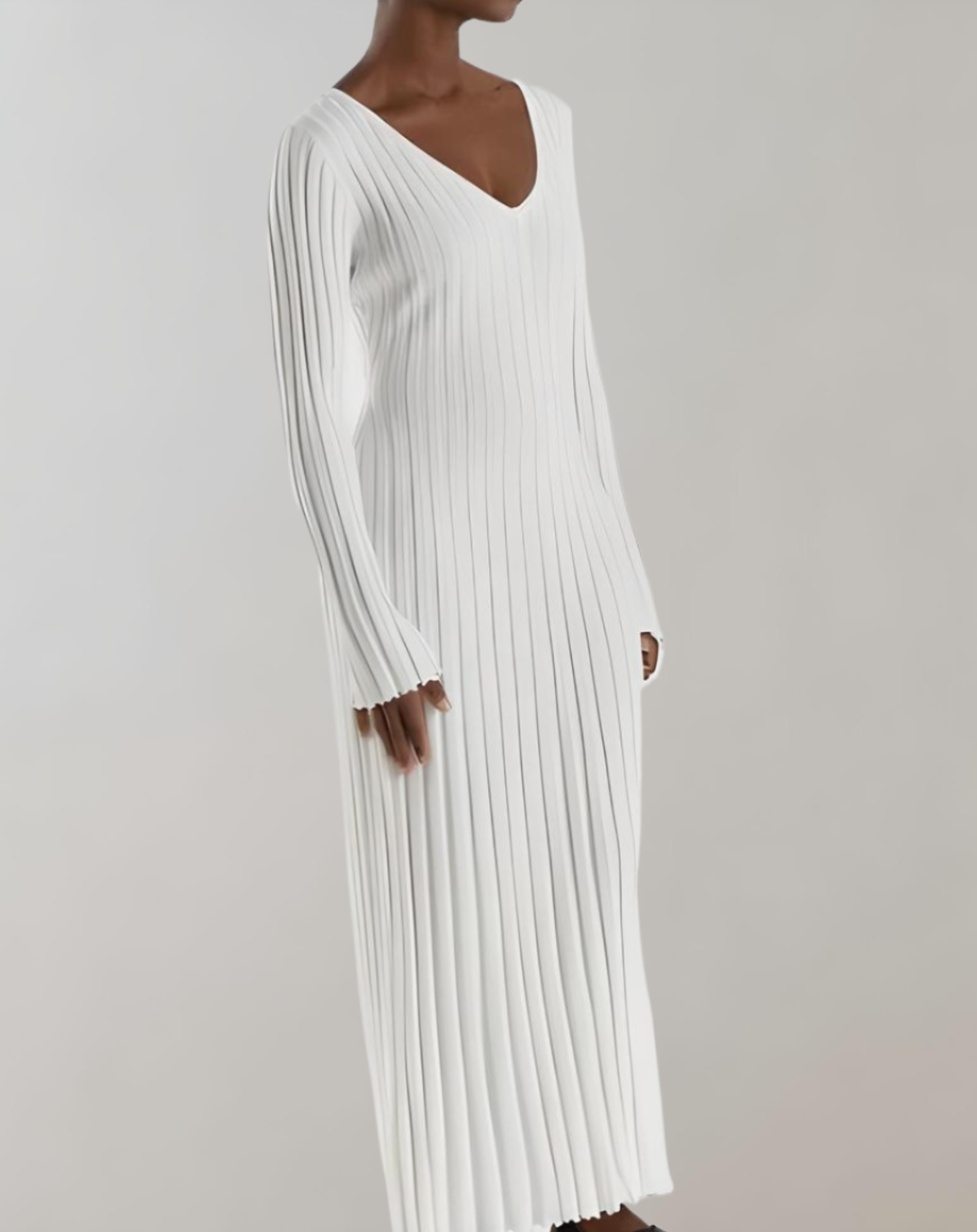 Unifarbenes Maxikleid aus Strick mit langen Ärmeln und V-Ausschnitt