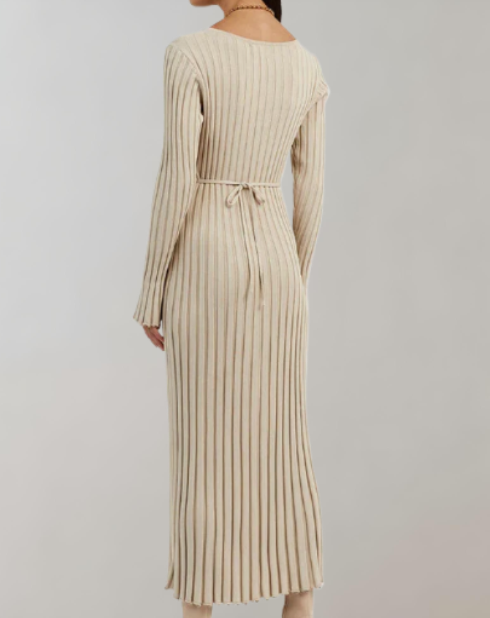 Unifarbenes Maxikleid aus Strick mit langen Ärmeln und V-Ausschnitt