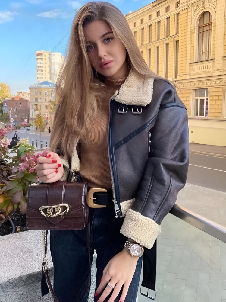 Veronica - Kurz geschnittene Jacke mit Teddyfutter