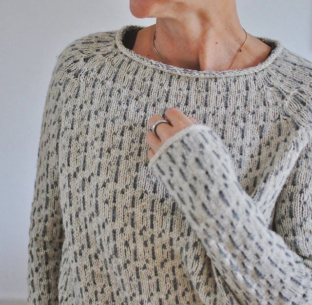 Victoria | Eleganter Grauer Pullover mit U-Boot-Ausschnitt 2