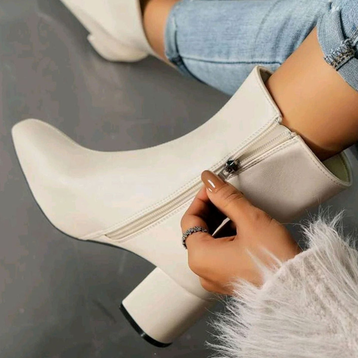 Damen Kunstleder Stiefeletten mit Blockabsatz und Seitlichem Reißverschluss