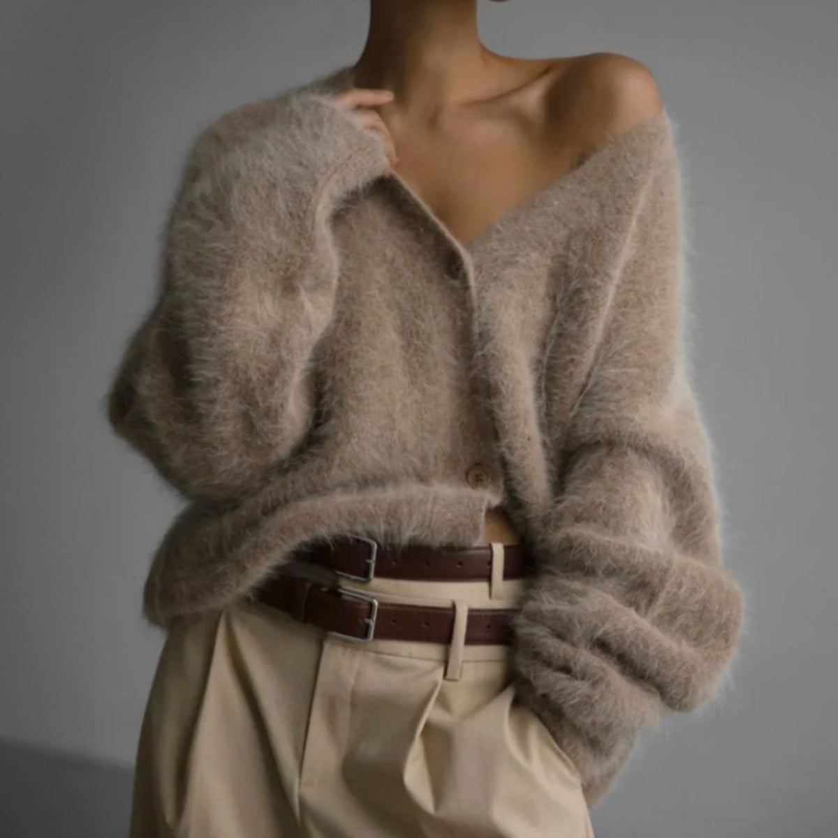 Strickjacke Damen Oversized | V-Ausschnitt & Angenehme Wärme 2