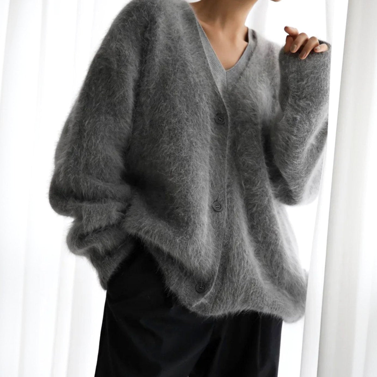 Strickjacke Damen Oversized | V-Ausschnitt & Angenehme Wärme 3