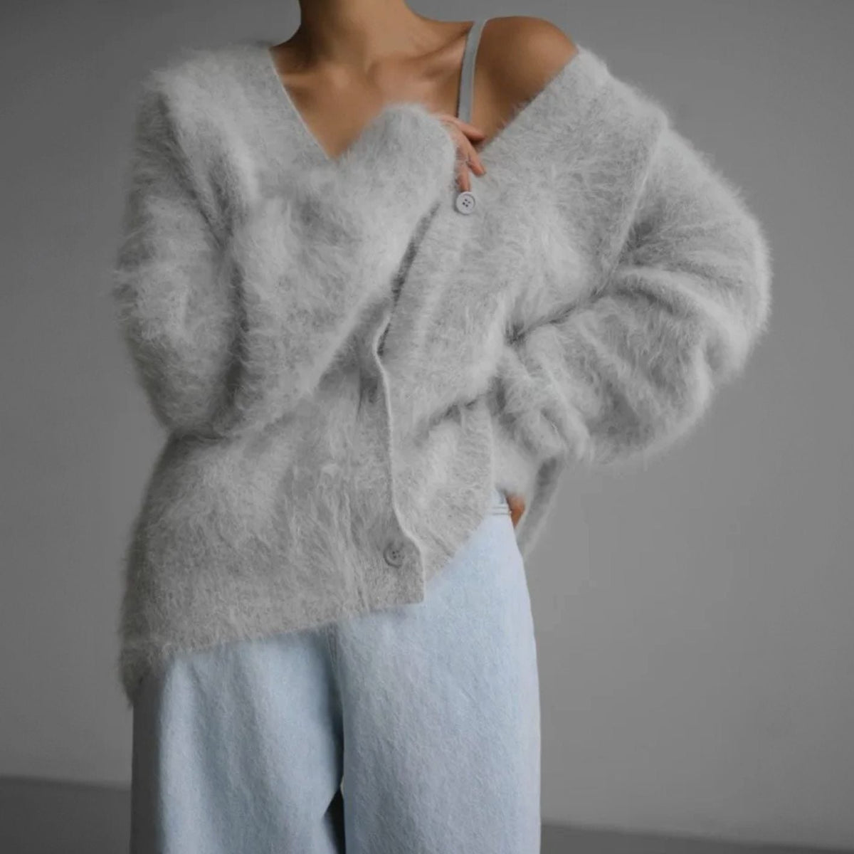 Strickjacke Damen Oversized | V-Ausschnitt & Angenehme Wärme 8