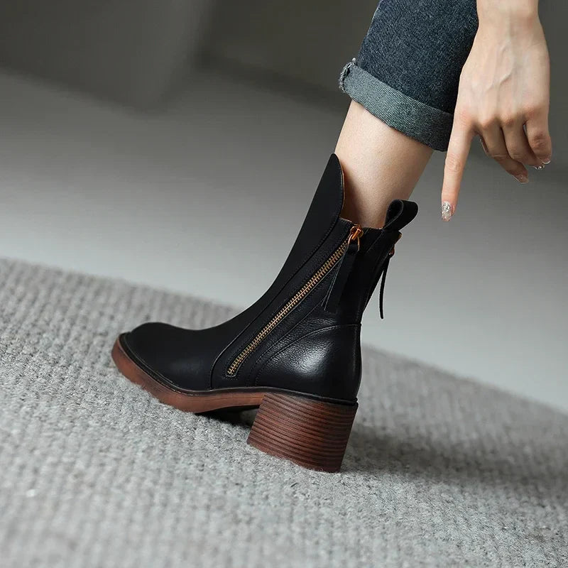 Damen Stiefeletten mit seitlichem Reißverschluss und robustem Blockabsatz - J&B - 2 - Annoboutique