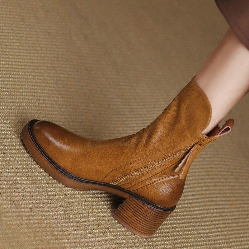 Damen Stiefeletten mit seitlichem Reißverschluss und robustem Blockabsatz - J&B - 10 - Annoboutique