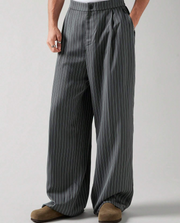 Pantalon femme à jambes larges, à fines rayures, avec plis et fermeture éclair