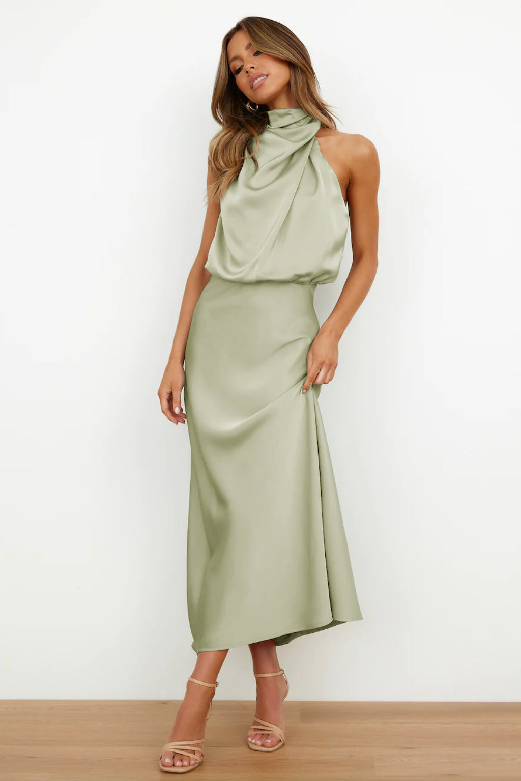 Abendkleid Damen | Neckholder, Rückenausschnitt & fließender Midi-Schnitt
