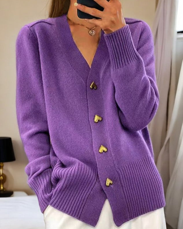 Adele | Eleganter Cardigan mit Herzknöpfen 3