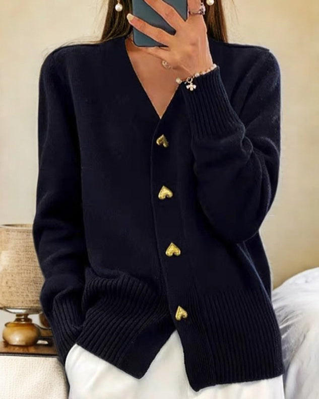 Adele | Eleganter Cardigan mit Herzknöpfen 5